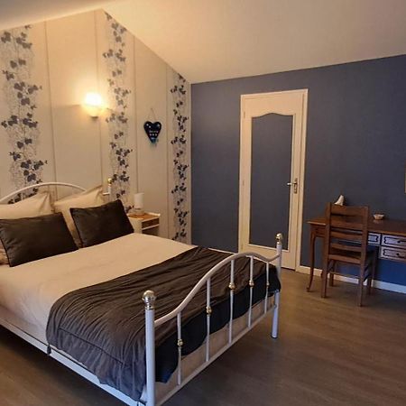 Cour La Dame Chez Beatris Et Christophe Janson Les Grandes-Loges Exterior foto