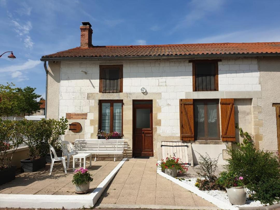 Cour La Dame Chez Beatris Et Christophe Janson Les Grandes-Loges Exterior foto