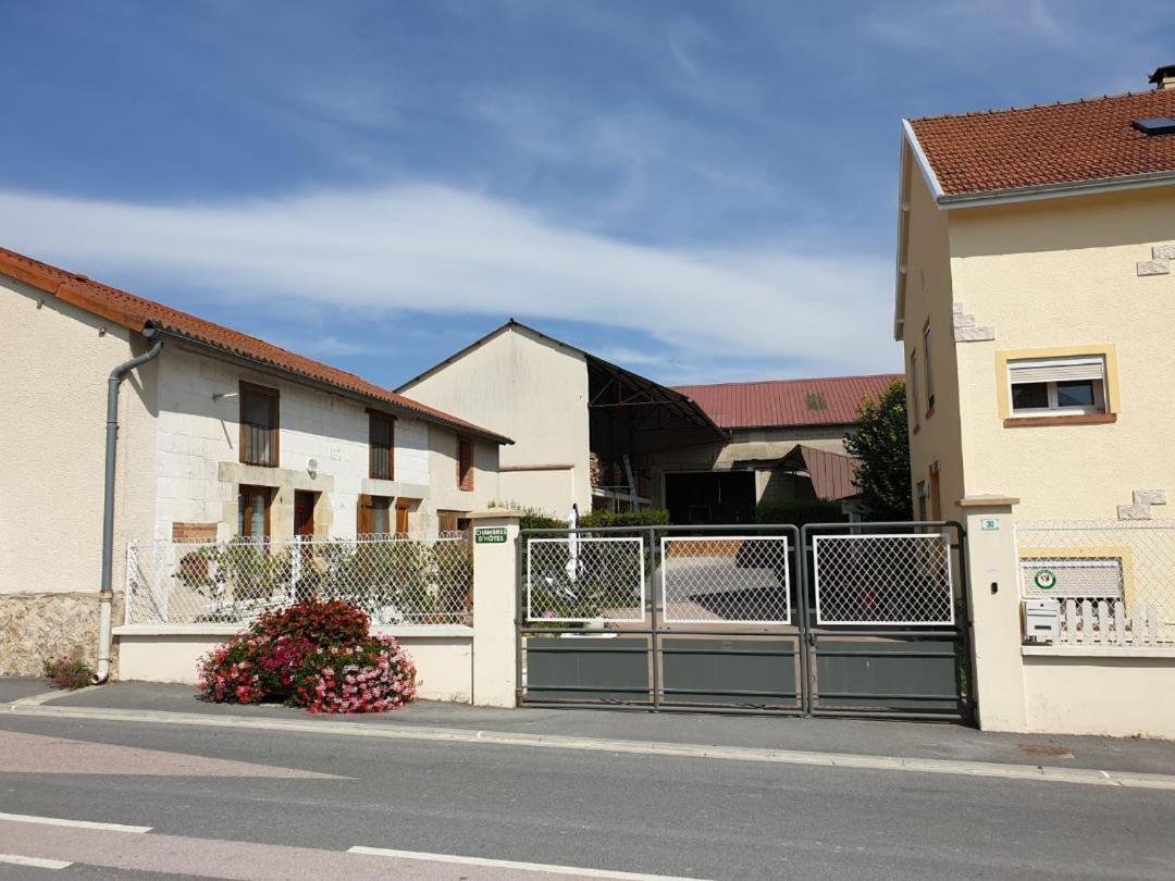Cour La Dame Chez Beatris Et Christophe Janson Les Grandes-Loges Exterior foto